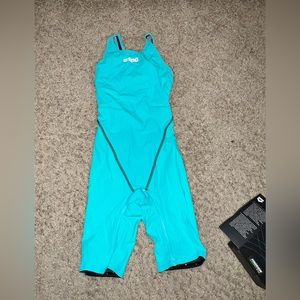 Arena Size 30 Women’s Powerskin ST 2.0. Tech Suit (12 and Under Approved) NWOT